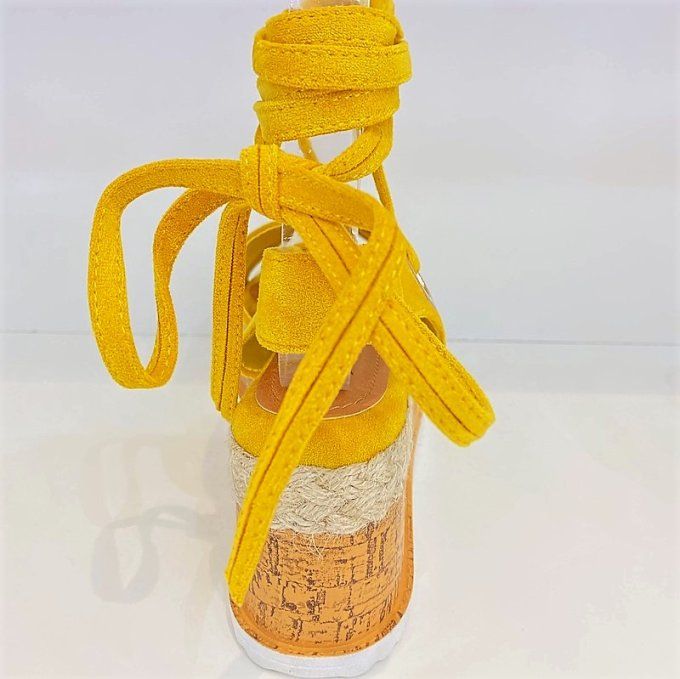 Sandales compensées jaunes