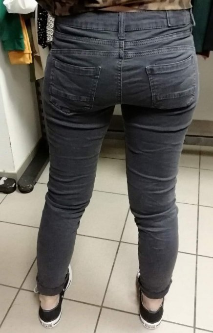 jean skinny à boutons
