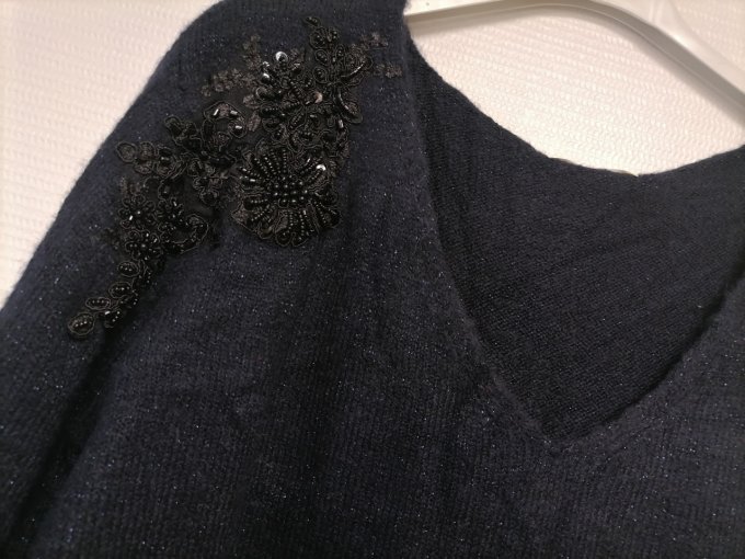 Pull avec broderies et perles