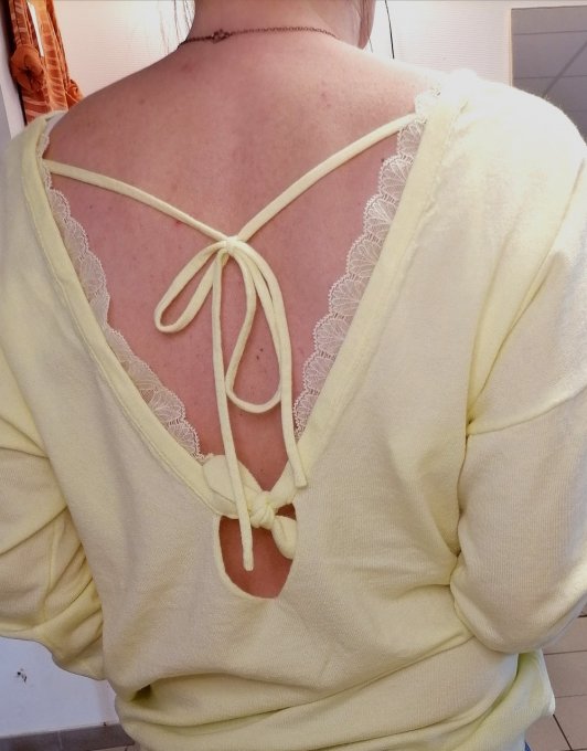 Pull fin dentelle dos