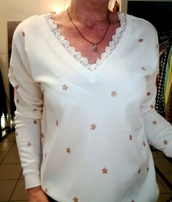Pull fin dentelle & étoiles