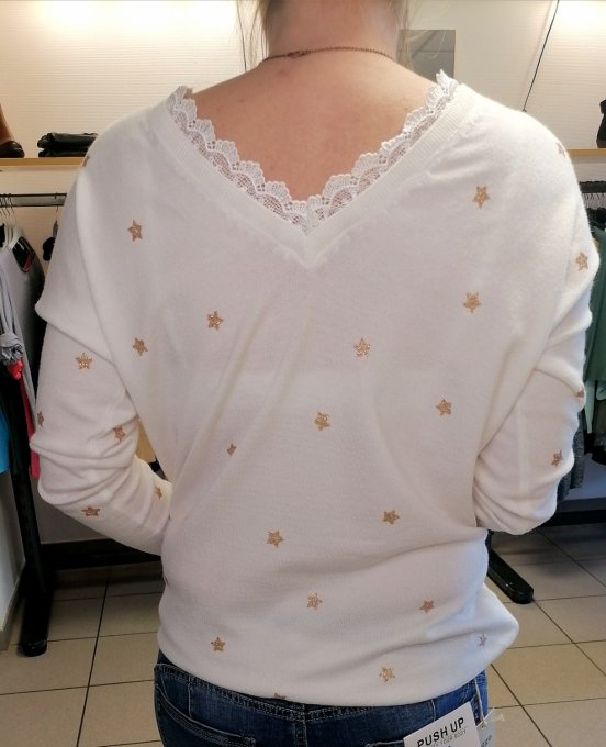 Pull fin dentelle & étoiles