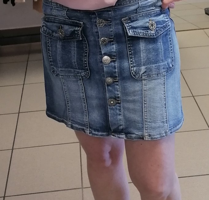 Jupe jean 2 poches boutons bijoux