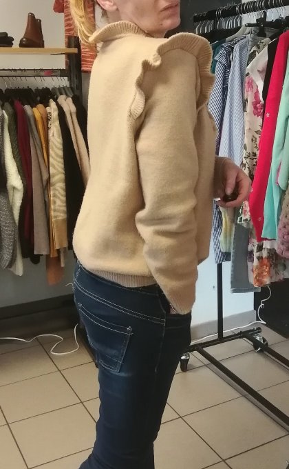 gilet épaules volantées