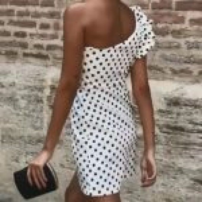 Robe asymétrique à pois