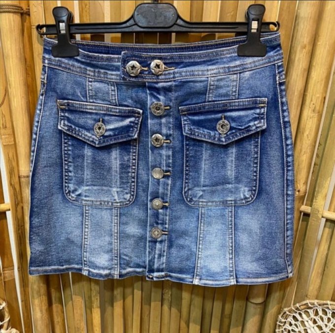 Jupe jean 2 poches boutons bijoux