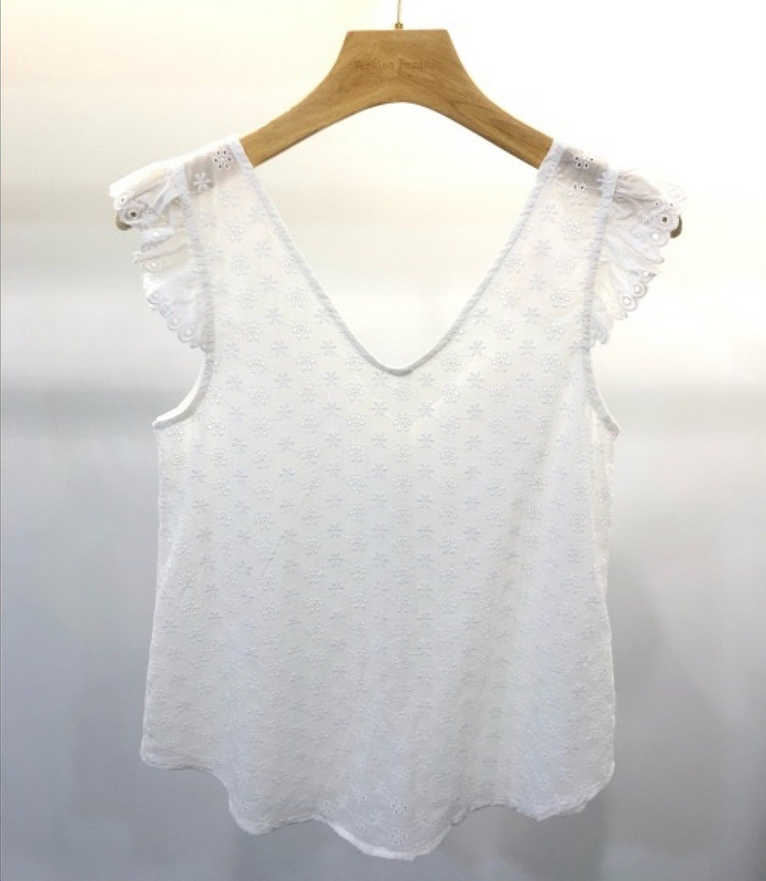 Top broderie blanc